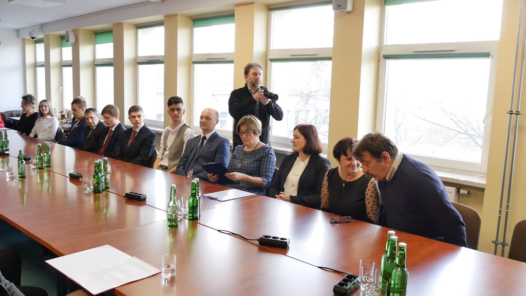Najzdolniejsi uczniowie w powiecie otrzymali stypendia [wideo, zdjęcia]