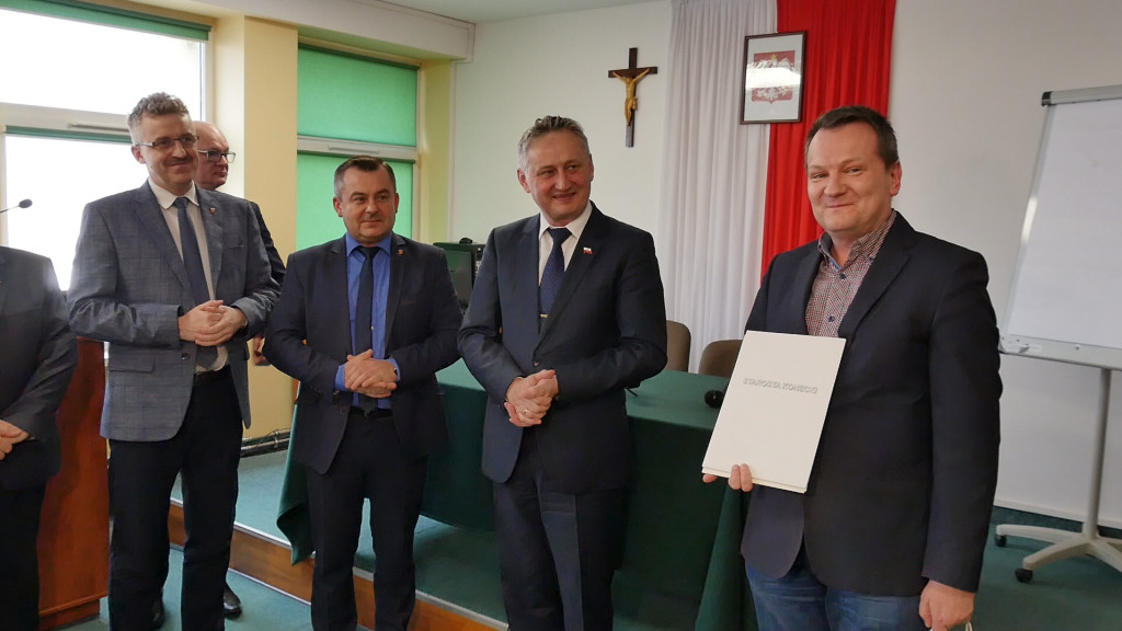 Najzdolniejsi uczniowie w powiecie otrzymali stypendia [wideo, zdjęcia]