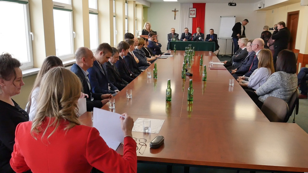 Najzdolniejsi uczniowie w powiecie otrzymali stypendia [wideo, zdjęcia]