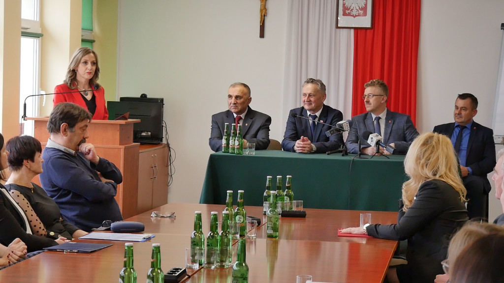 Najzdolniejsi uczniowie w powiecie otrzymali stypendia [wideo, zdjęcia]
