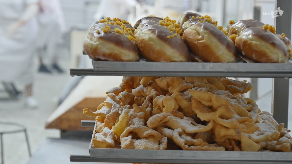 Na tłusty czwartek pączki od Waligórskich. A jak powstają? [wideo, zdjęcia]