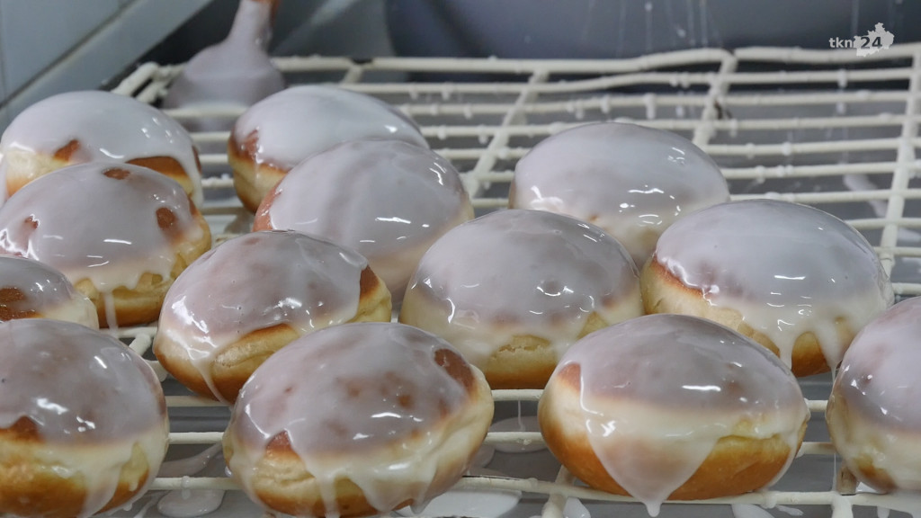 Na tłusty czwartek pączki od Waligórskich. A jak powstają? [wideo, zdjęcia]
