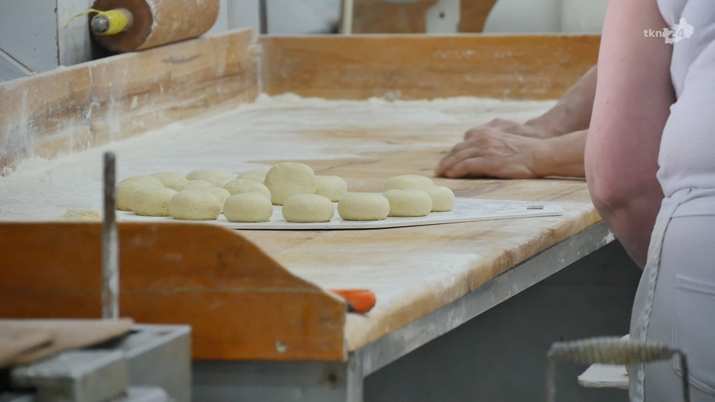 Na tłusty czwartek pączki od Waligórskich. A jak powstają? [wideo, zdjęcia]