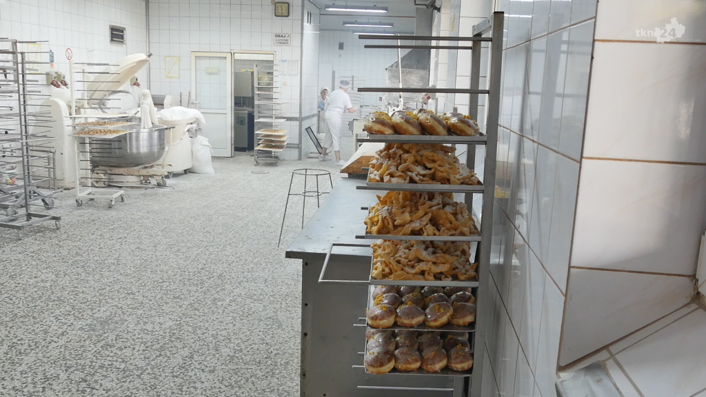 Na tłusty czwartek pączki od Waligórskich. A jak powstają? [wideo, zdjęcia]
