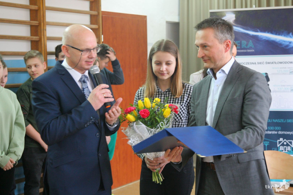 Szkoła Podstawowa w Górnikach z nowym sprzętem multimedialnym! [wideo, fotogaleria]