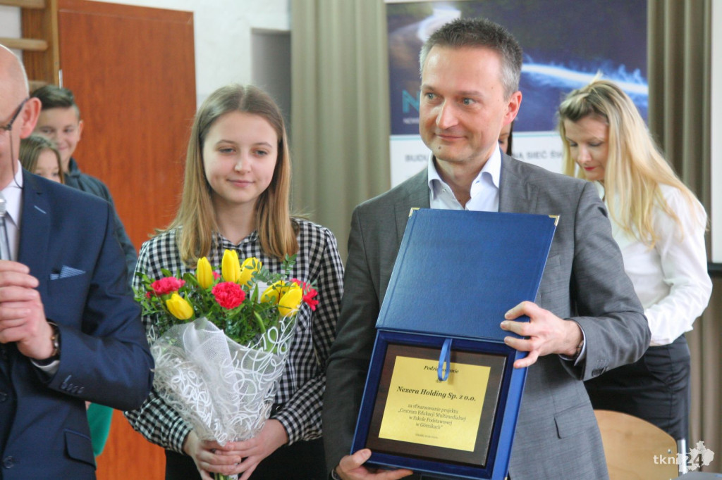 Szkoła Podstawowa w Górnikach z nowym sprzętem multimedialnym! [wideo, fotogaleria]