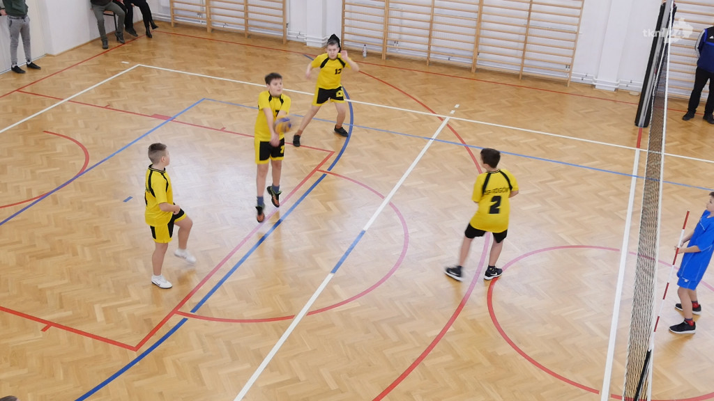 Końskie: Rywalizowali w mini piłce siatkowej. Dziebałtów górą [wideo, zdjęcia]