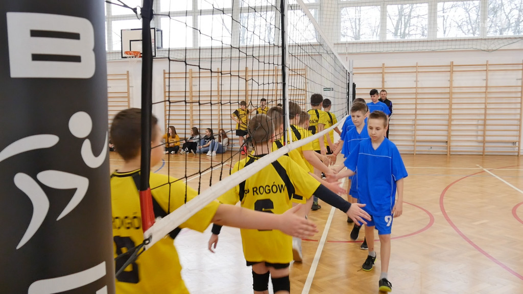 Końskie: Rywalizowali w mini piłce siatkowej. Dziebałtów górą [wideo, zdjęcia]