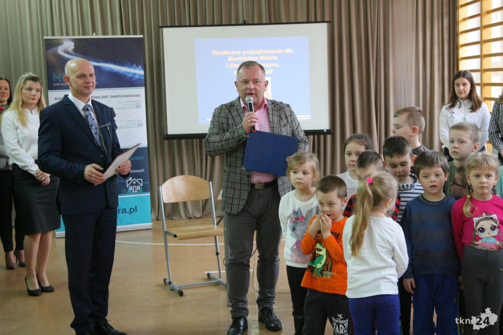 Szkoła Podstawowa w Górnikach z nowym sprzętem multimedialnym! [wideo, fotogaleria]