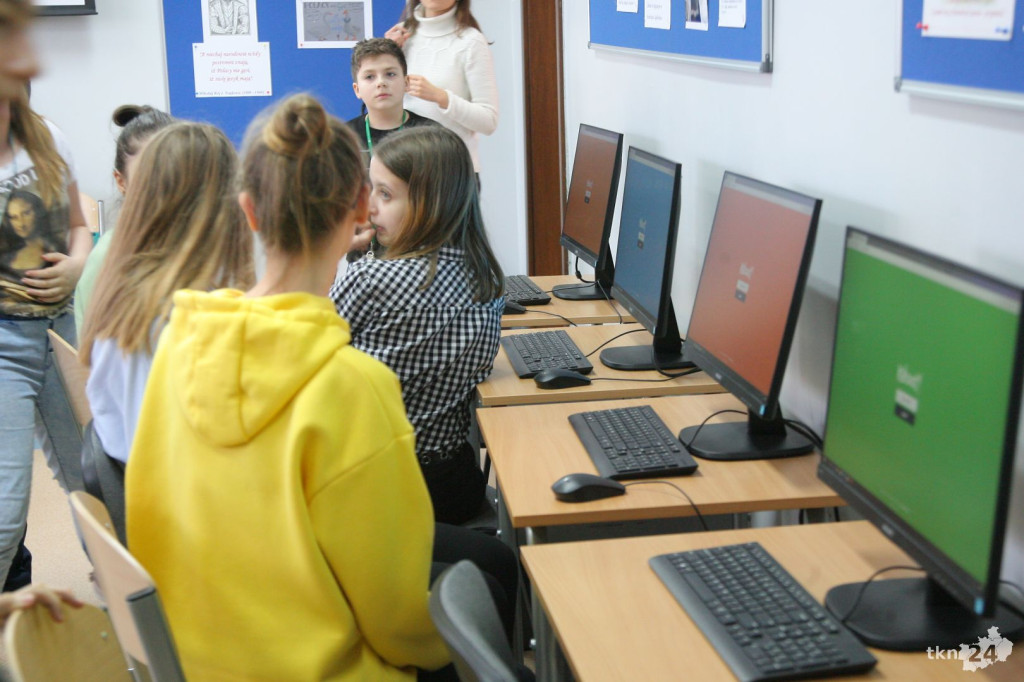 Szkoła Podstawowa w Górnikach z nowym sprzętem multimedialnym! [wideo, fotogaleria]