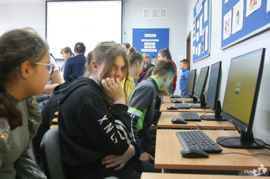 Szkoła Podstawowa w Górnikach z nowym sprzętem multimedialnym! [wideo, fotogaleria]