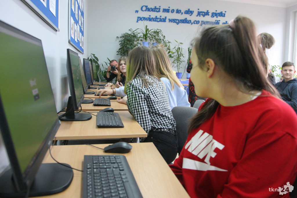 Szkoła Podstawowa w Górnikach z nowym sprzętem multimedialnym! [wideo, fotogaleria]