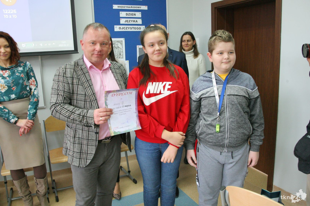 Szkoła Podstawowa w Górnikach z nowym sprzętem multimedialnym! [wideo, fotogaleria]