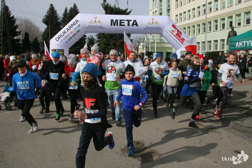Około 500 osób na starcie Powiatowego Marszobiegu Pamięci Żołnierzy Wyklętych [wideo, zdjęcia]