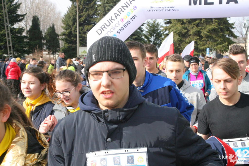 Około 500 osób na starcie Powiatowego Marszobiegu Pamięci Żołnierzy Wyklętych [wideo, zdjęcia]