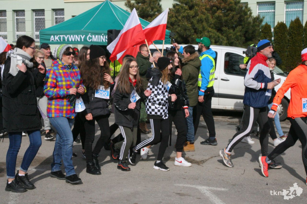Około 500 osób na starcie Powiatowego Marszobiegu Pamięci Żołnierzy Wyklętych [wideo, zdjęcia]