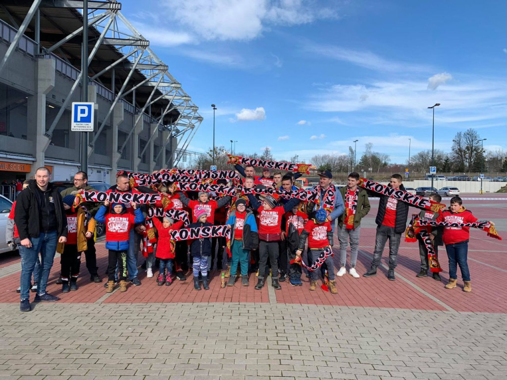 Koneccy fani Widzewa Łódź zabrali dzieci z powiatu na mecz [zdjęcia]