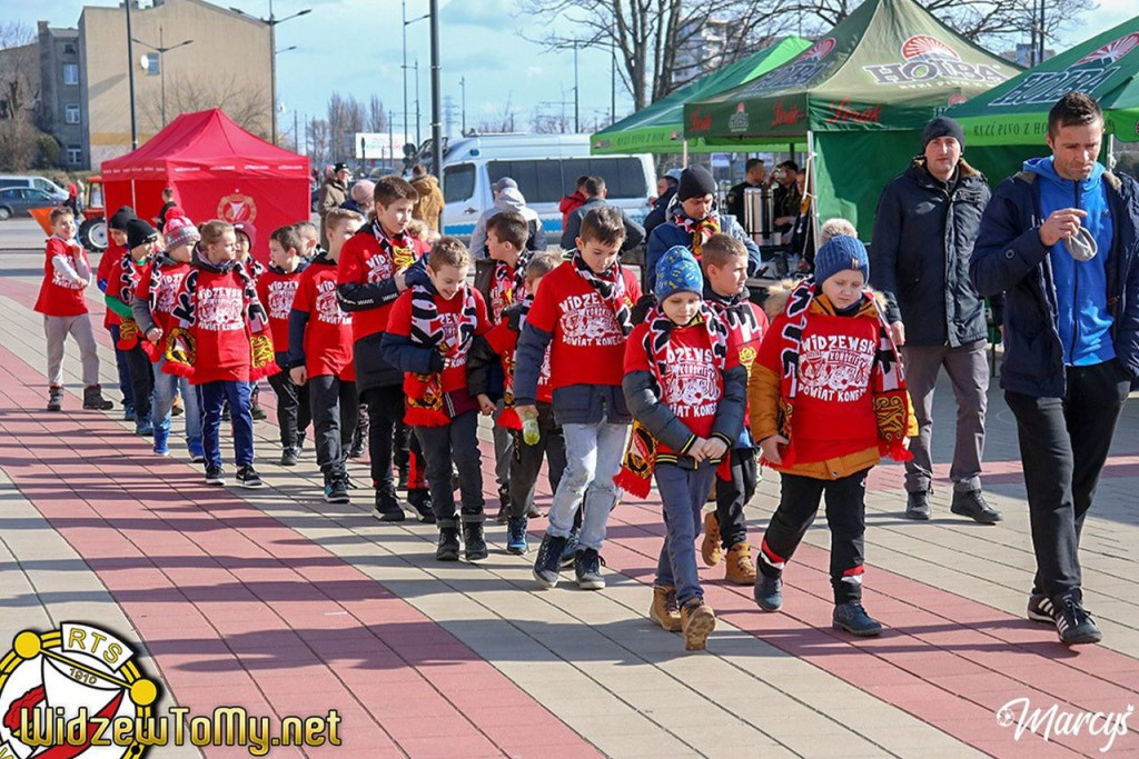 Koneccy fani Widzewa Łódź zabrali dzieci z powiatu na mecz [zdjęcia]