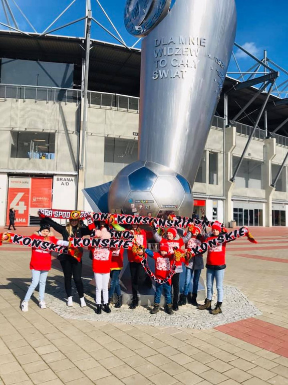 Koneccy fani Widzewa Łódź zabrali dzieci z powiatu na mecz [zdjęcia]
