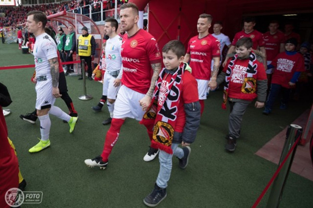 Koneccy fani Widzewa Łódź zabrali dzieci z powiatu na mecz [zdjęcia]