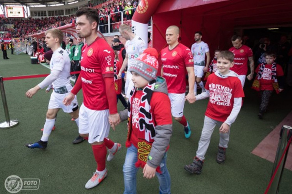 Koneccy fani Widzewa Łódź zabrali dzieci z powiatu na mecz [zdjęcia]