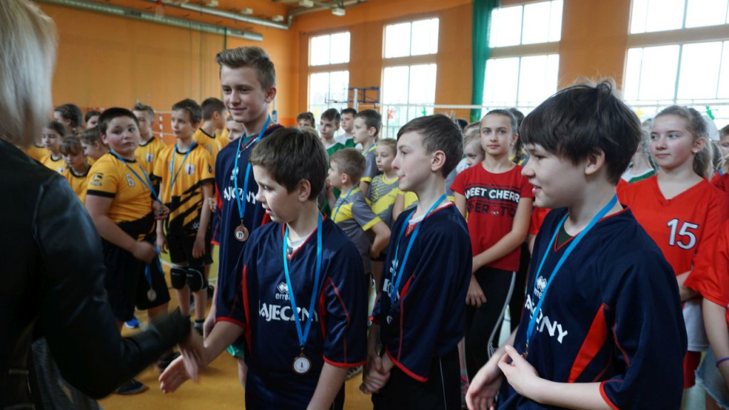 Dziewczyny z SP w Radoszycach są niepokonane w siatkówkę! [zdjęcia]