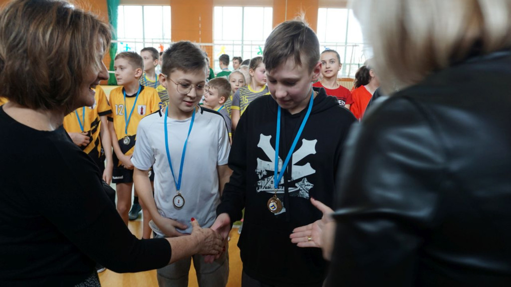 Dziewczyny z SP w Radoszycach są niepokonane w siatkówkę! [zdjęcia]