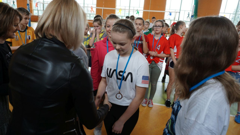 Dziewczyny z SP w Radoszycach są niepokonane w siatkówkę! [zdjęcia]