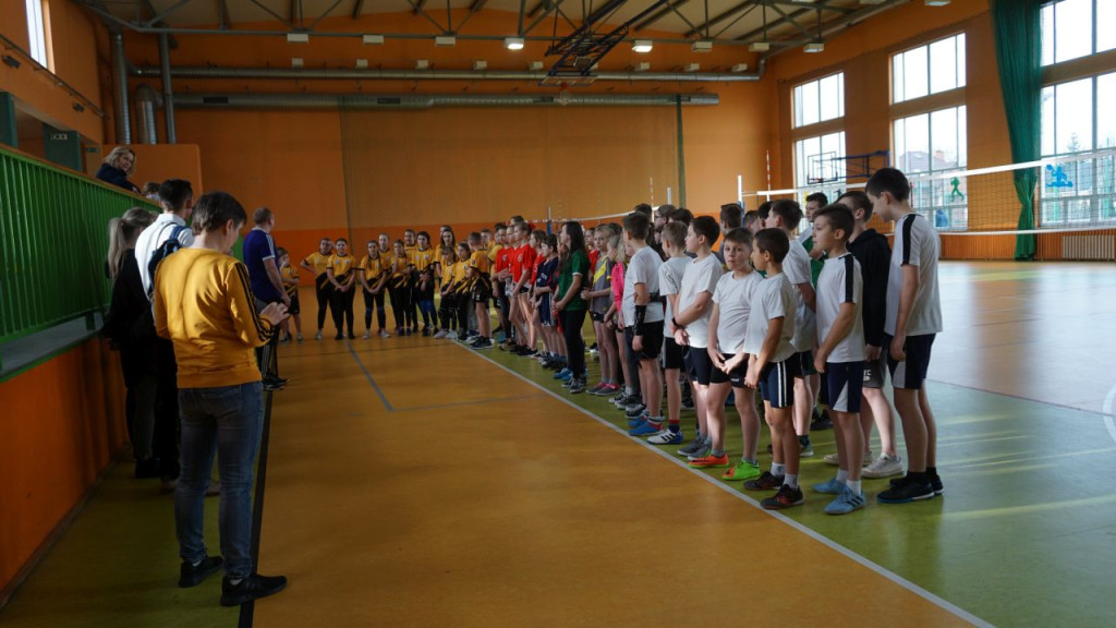 Dziewczyny z SP w Radoszycach są niepokonane w siatkówkę! [zdjęcia]