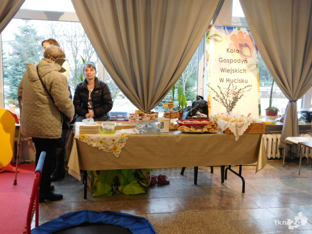 Stąporków: Na Dzień Kobiet z pomocą dla chorego Kacperka [wideo, zdjęcia]