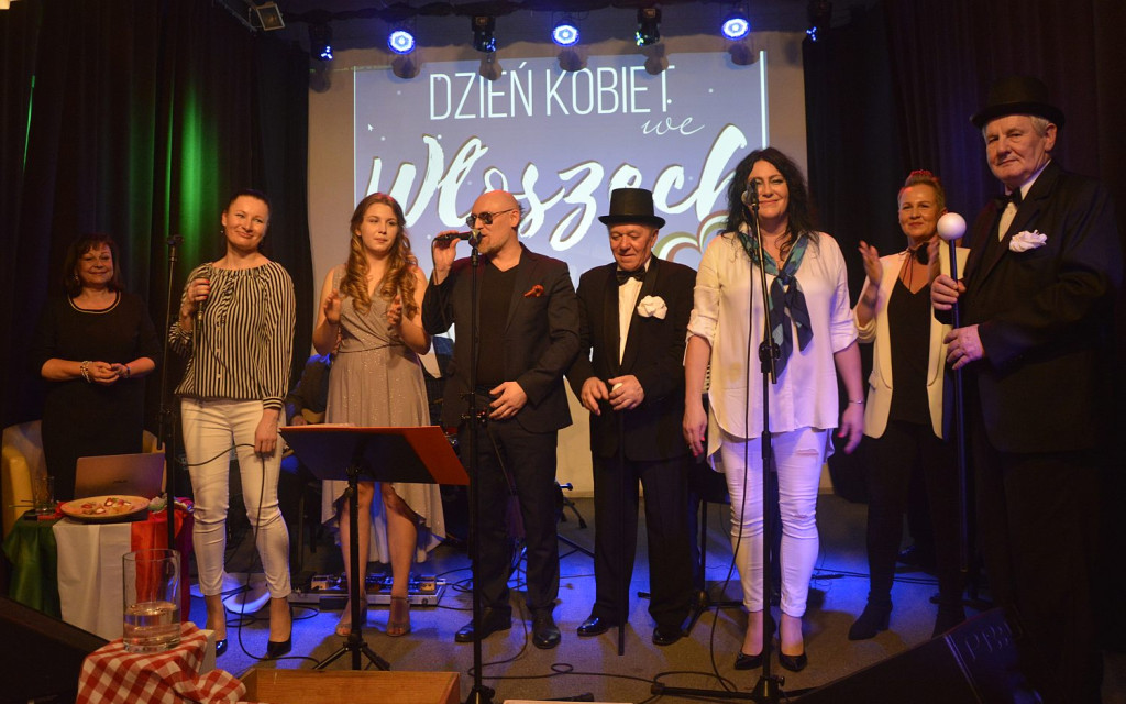 Po włosku na Dzień Kobiet w Domu Kultury w Końskich [wideo, zdjęcia]