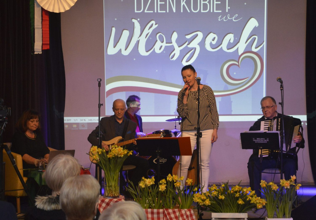 Po włosku na Dzień Kobiet w Domu Kultury w Końskich [wideo, zdjęcia]