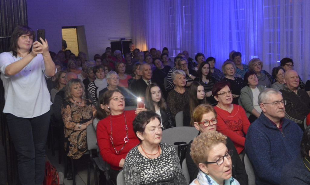 Po włosku na Dzień Kobiet w Domu Kultury w Końskich [wideo, zdjęcia]