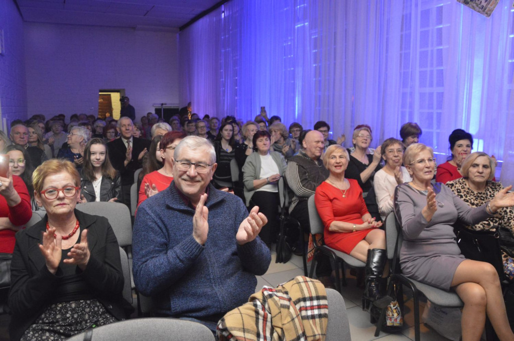 Po włosku na Dzień Kobiet w Domu Kultury w Końskich [wideo, zdjęcia]