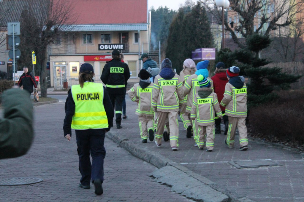 `Poczęstuj się odblaskiem` idąc ulicami Stąporkowa! Startuje ciekawa akcja [zdjęcia]