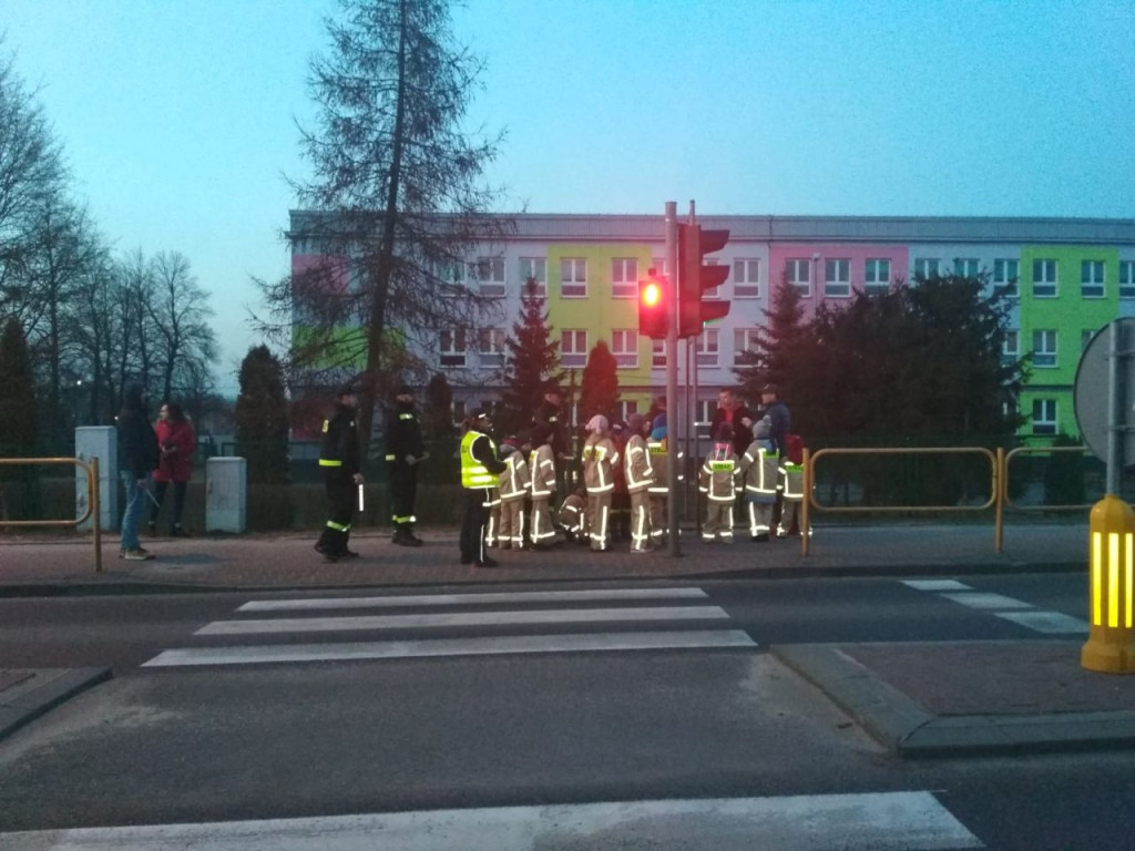 `Poczęstuj się odblaskiem` idąc ulicami Stąporkowa! Startuje ciekawa akcja [zdjęcia]