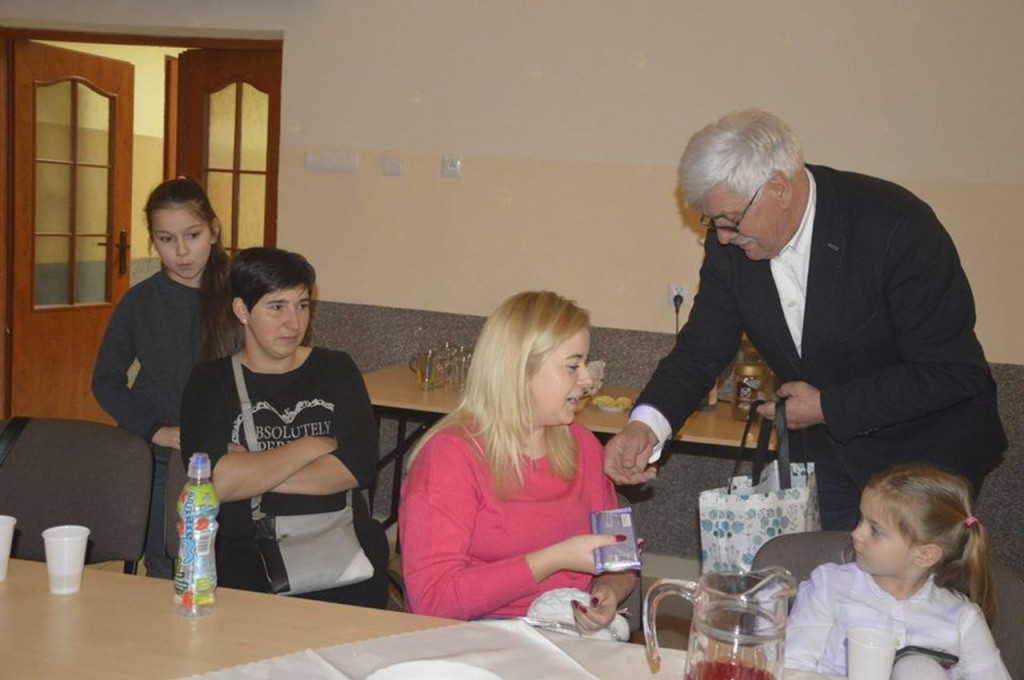 Dzień Kobiet w Rogowie z regionalnymi artystami oraz celem charytatywnym [zdjęcia]