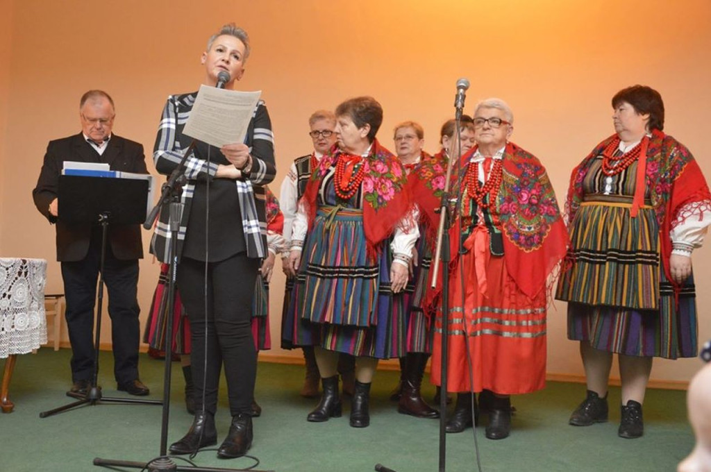 Dzień Kobiet w Rogowie z regionalnymi artystami oraz celem charytatywnym [zdjęcia]