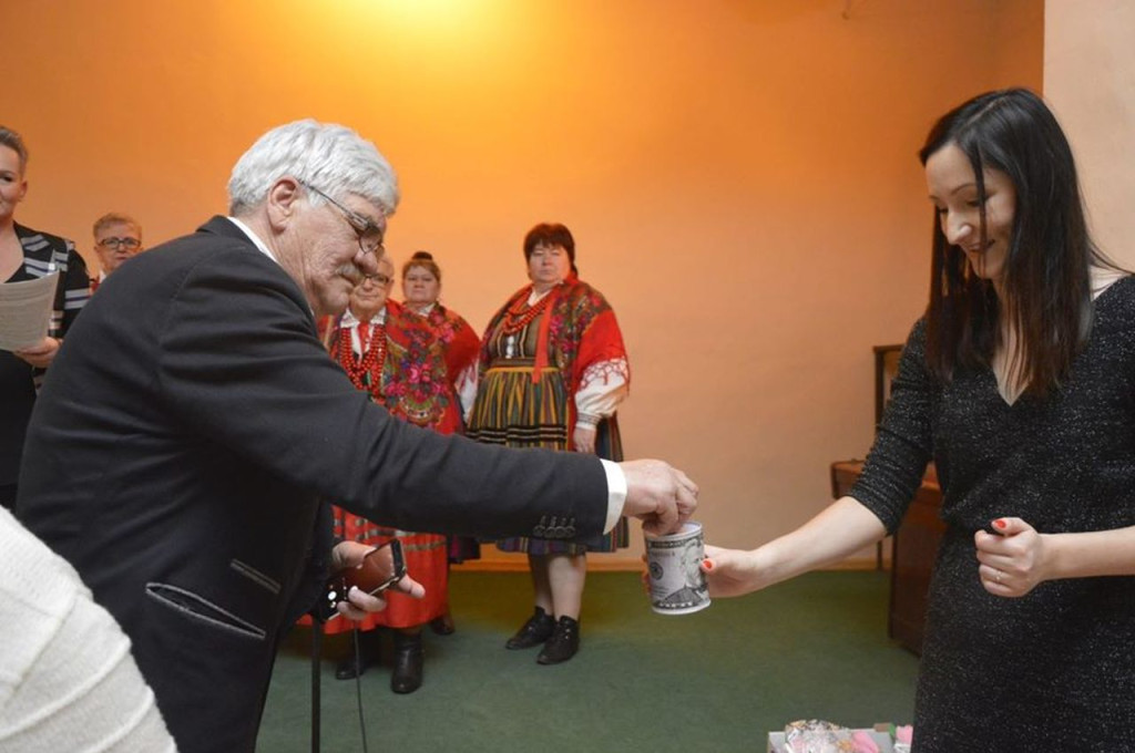 Dzień Kobiet w Rogowie z regionalnymi artystami oraz celem charytatywnym [zdjęcia]