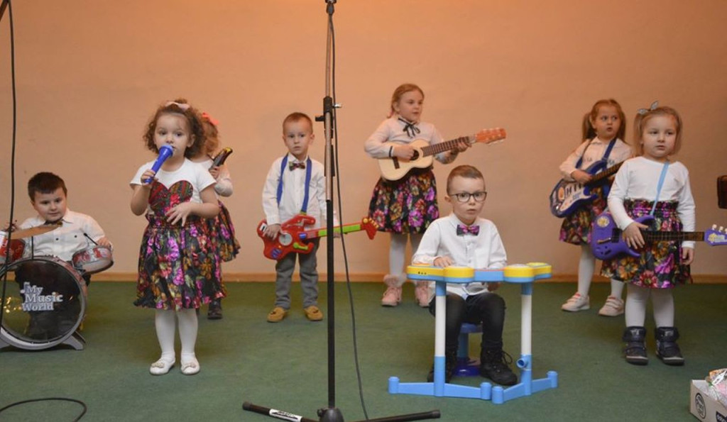 Dzień Kobiet w Rogowie z regionalnymi artystami oraz celem charytatywnym [zdjęcia]