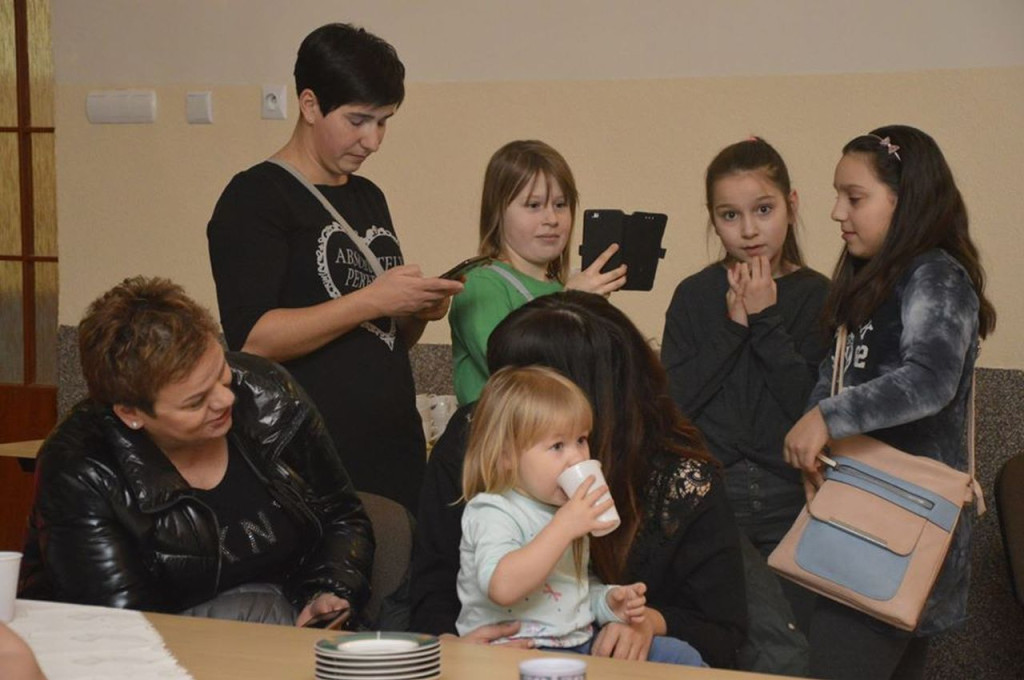 Dzień Kobiet w Rogowie z regionalnymi artystami oraz celem charytatywnym [zdjęcia]