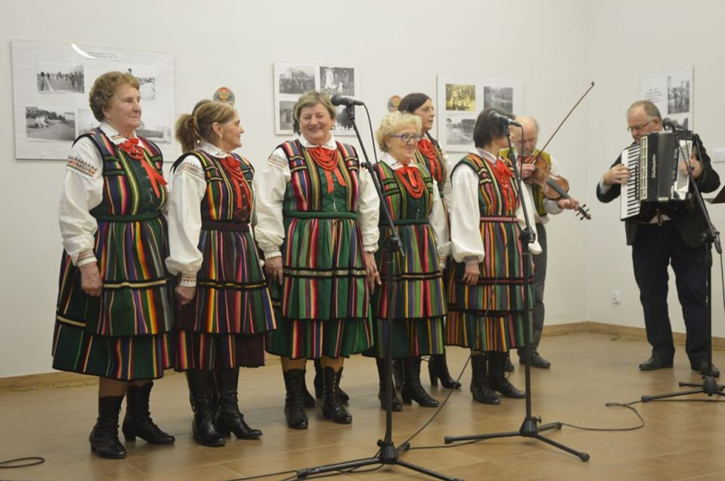 `Korniczanka` i artyści z MGDK wystąpili w Kornicy z okazji Dnia Kobiet [wideo, zdjęcia]