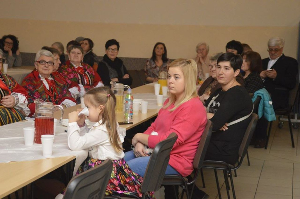 Dzień Kobiet w Rogowie z regionalnymi artystami oraz celem charytatywnym [zdjęcia]