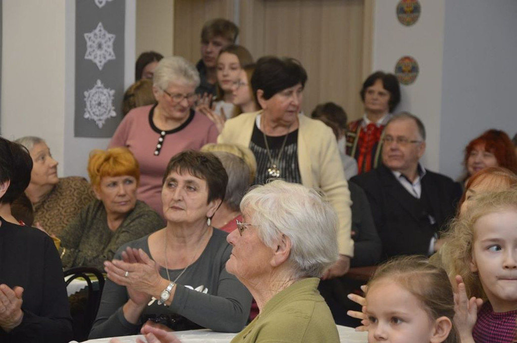 `Korniczanka` i artyści z MGDK wystąpili w Kornicy z okazji Dnia Kobiet [wideo, zdjęcia]