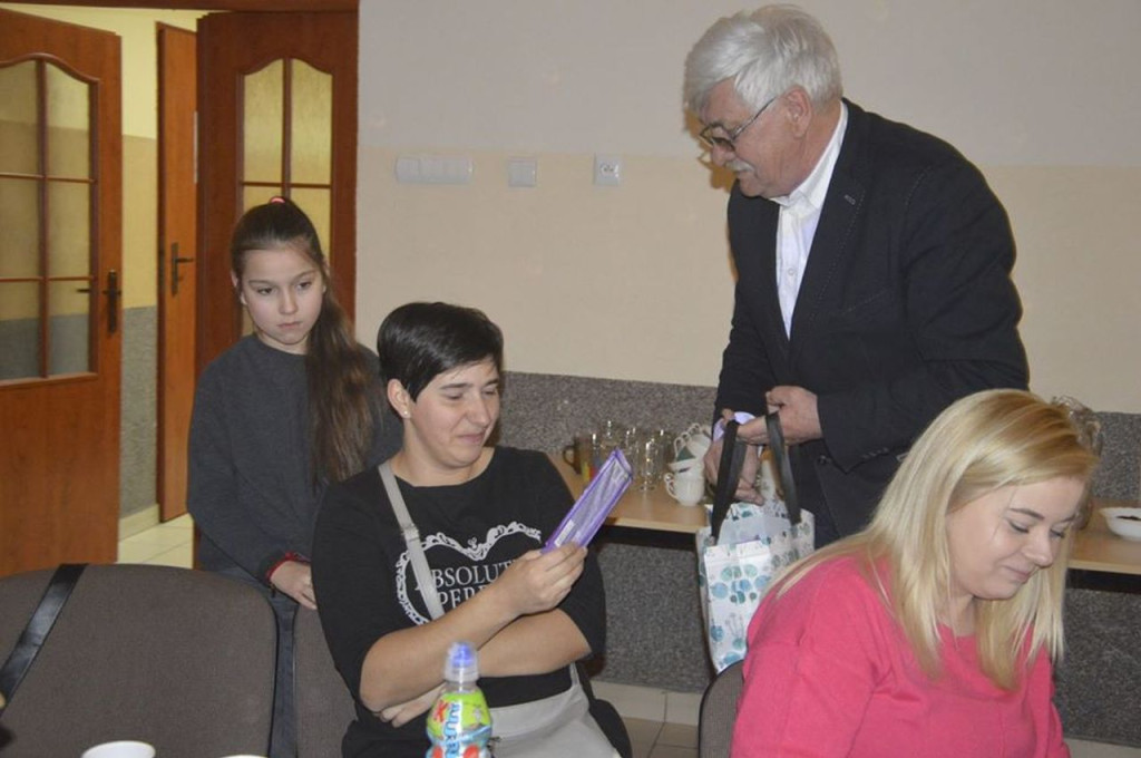 Dzień Kobiet w Rogowie z regionalnymi artystami oraz celem charytatywnym [zdjęcia]