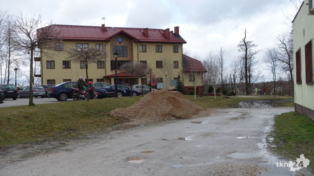 Fałków: Remont placu targowego. Targi przeniesione [wideo, zdjęcia]