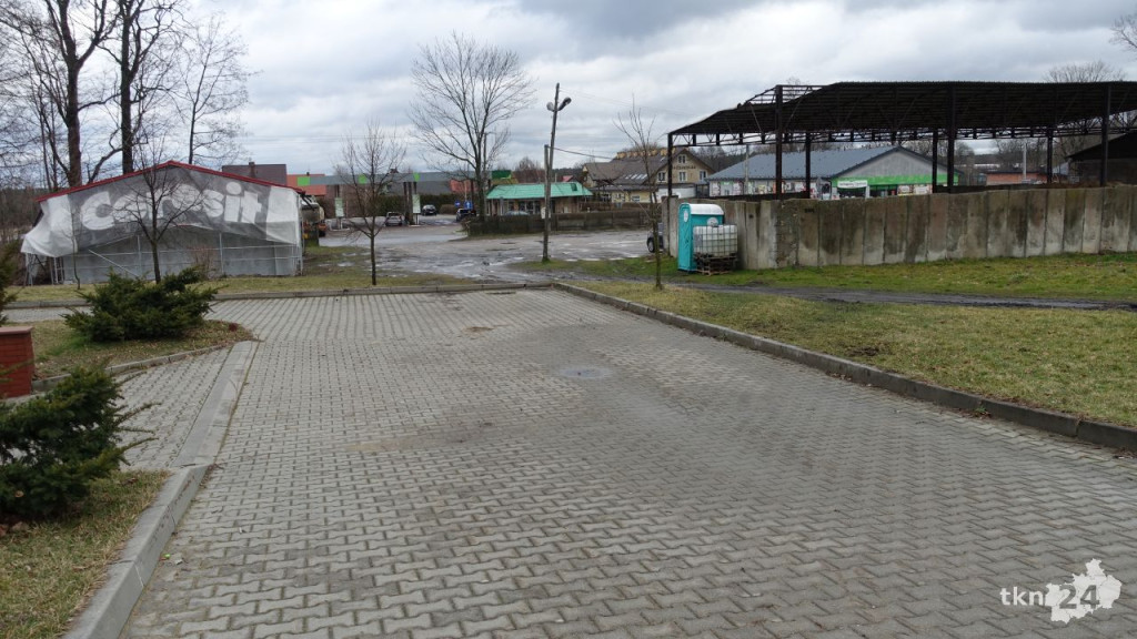 Fałków: Remont placu targowego. Targi przeniesione [wideo, zdjęcia]