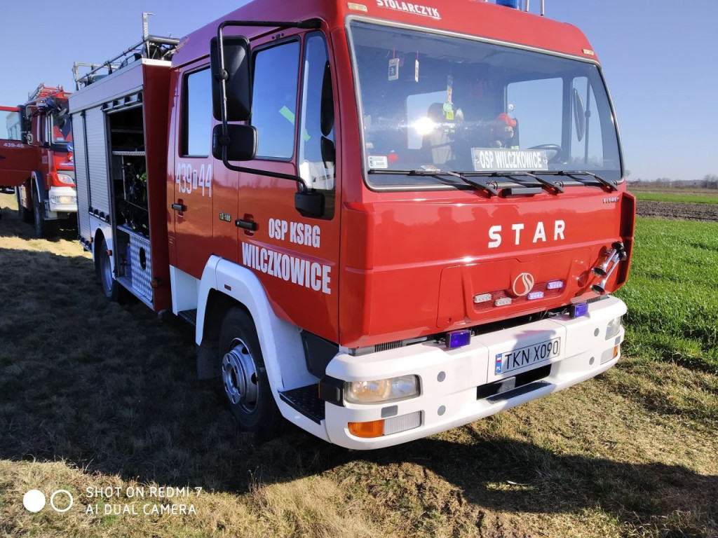 Strażacy od początku weekendu interweniowali do kilkunastu pożarów traw [zdjęcia]