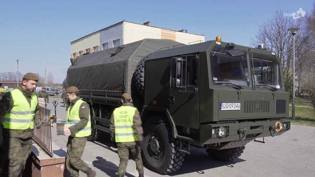 Niemal 18 ton żywności dla potrzebujących dotarło do Końskich! [wideo, zdjęcia]