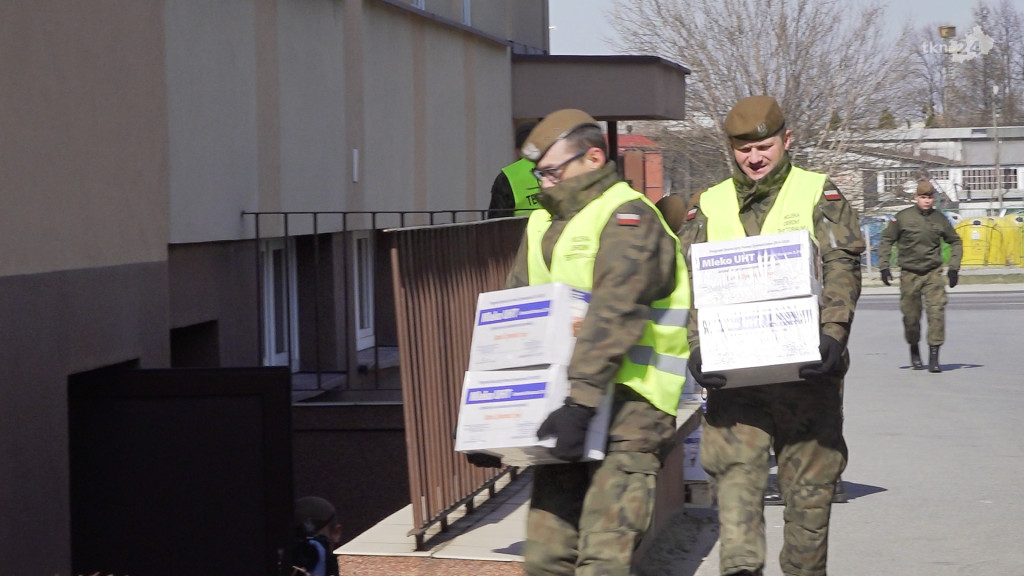 Niemal 18 ton żywności dla potrzebujących dotarło do Końskich! [wideo, zdjęcia]